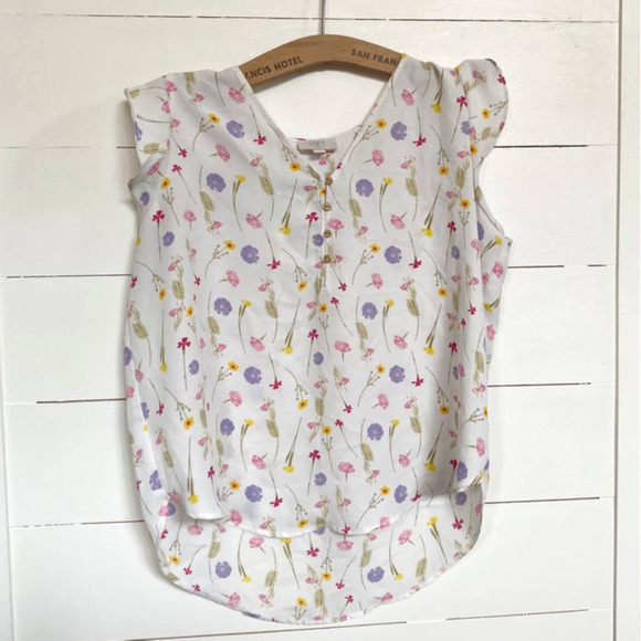 LOFT Tops - Loft Outlet Petite Spring Floral Blouse Flutter Sleeves